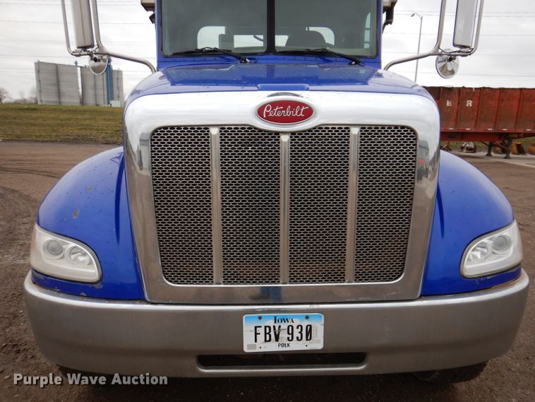 image for item JK9434 2007 Peterbilt 335  hook lift truck