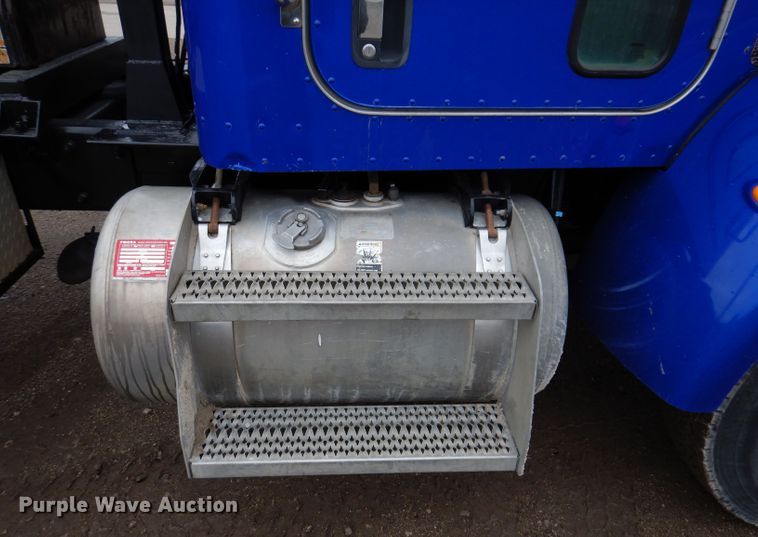 image for item JK9434 2007 Peterbilt 335  hook lift truck