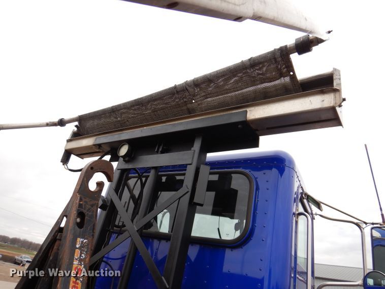 image for item JK9434 2007 Peterbilt 335  hook lift truck