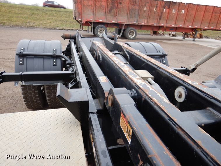 image for item JK9434 2007 Peterbilt 335  hook lift truck