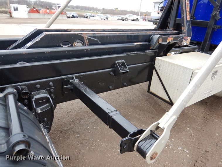 image for item JK9434 2007 Peterbilt 335  hook lift truck