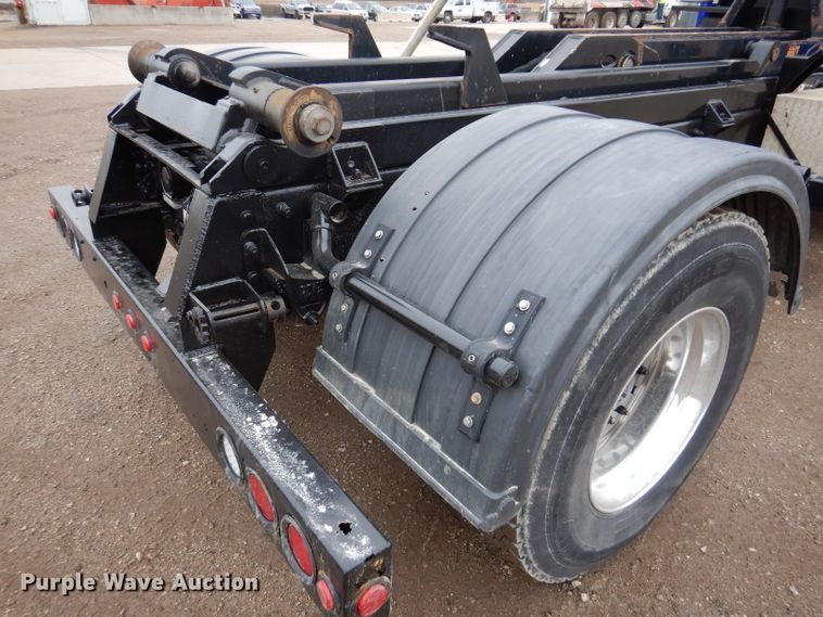 image for item JK9434 2007 Peterbilt 335  hook lift truck