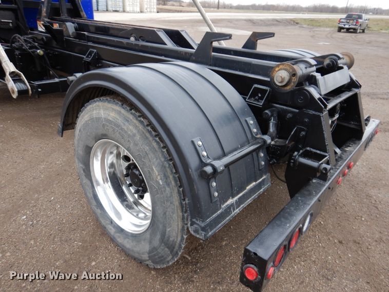 image for item JK9434 2007 Peterbilt 335  hook lift truck