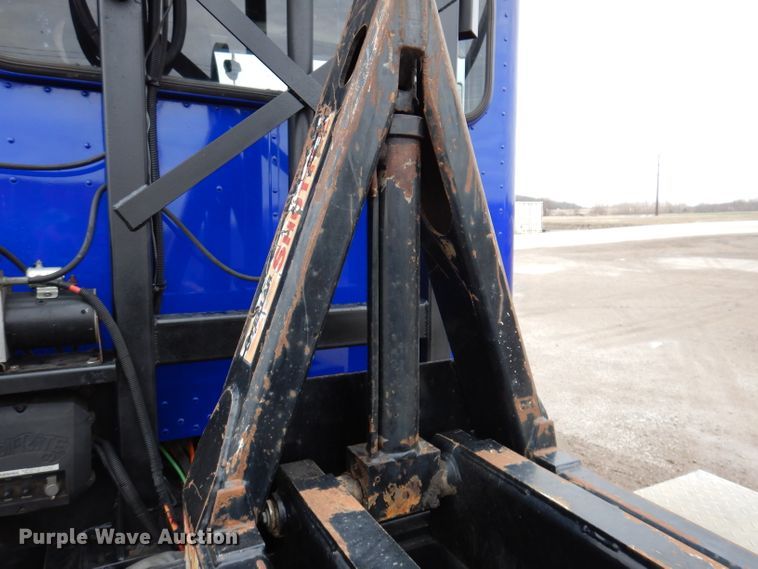 image for item JK9434 2007 Peterbilt 335  hook lift truck