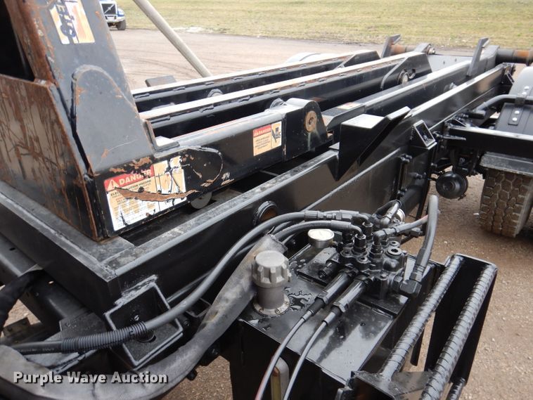 image for item JK9434 2007 Peterbilt 335  hook lift truck