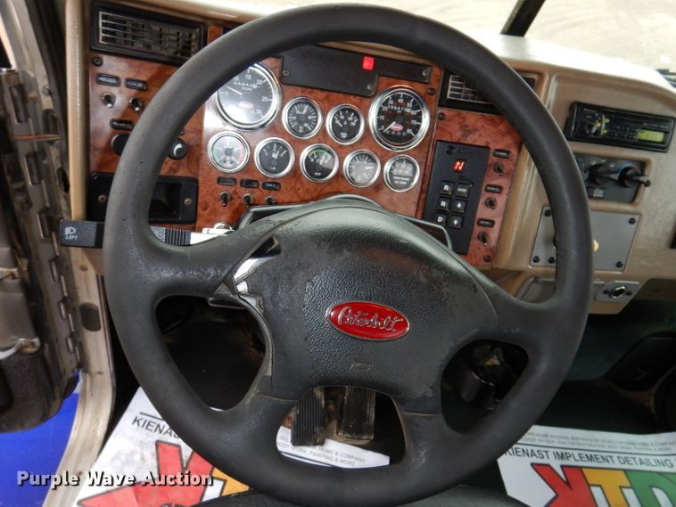 image for item JK9434 2007 Peterbilt 335  hook lift truck