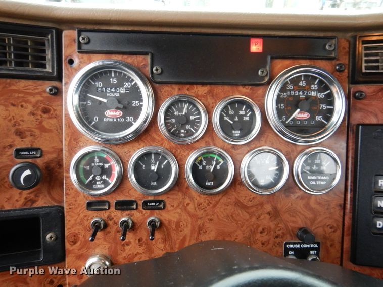 image for item JK9434 2007 Peterbilt 335  hook lift truck