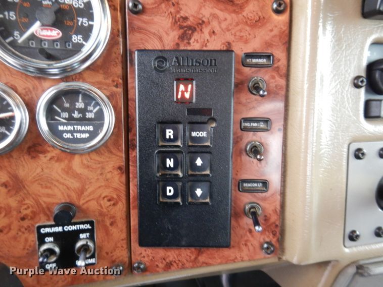 image for item JK9434 2007 Peterbilt 335  hook lift truck