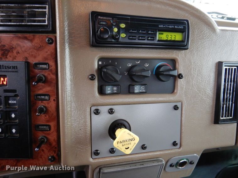 image for item JK9434 2007 Peterbilt 335  hook lift truck