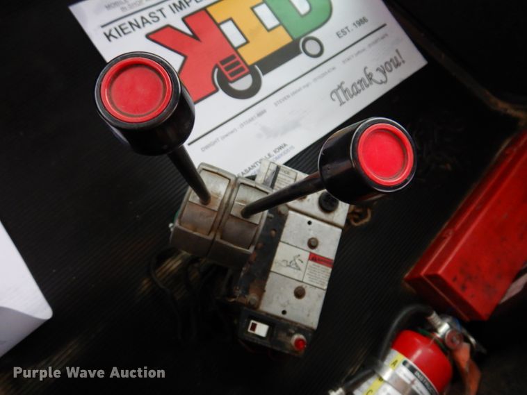 image for item JK9434 2007 Peterbilt 335  hook lift truck