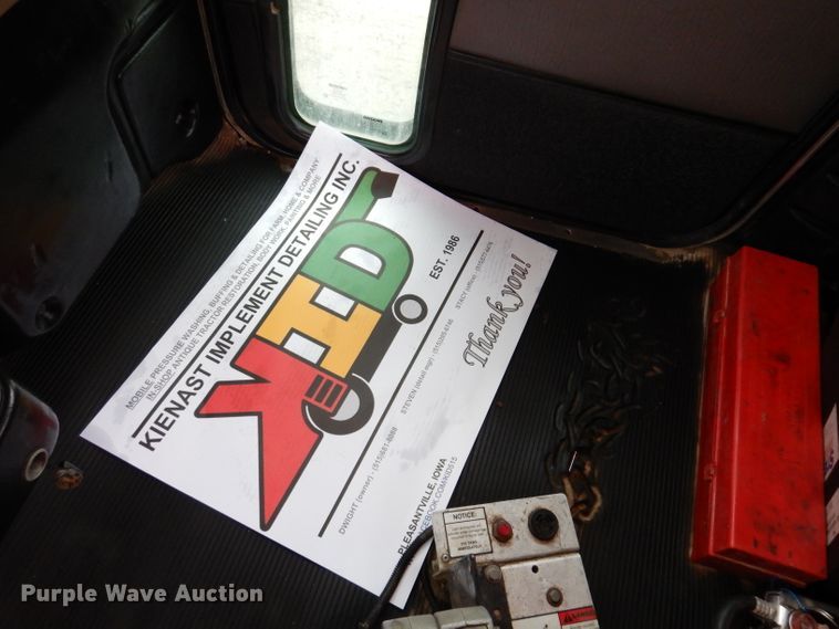 image for item JK9434 2007 Peterbilt 335  hook lift truck