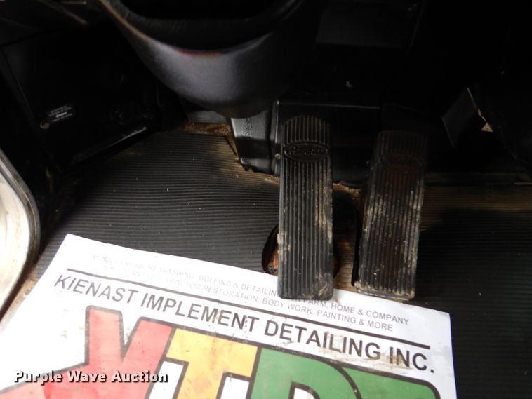 image for item JK9434 2007 Peterbilt 335  hook lift truck