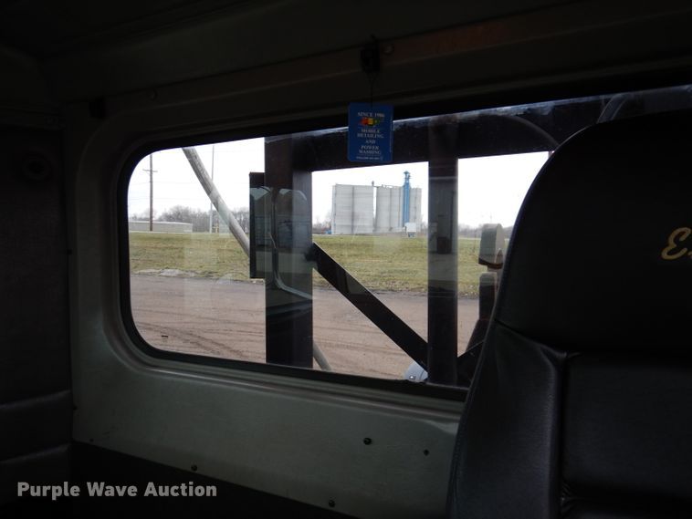 image for item JK9434 2007 Peterbilt 335  hook lift truck