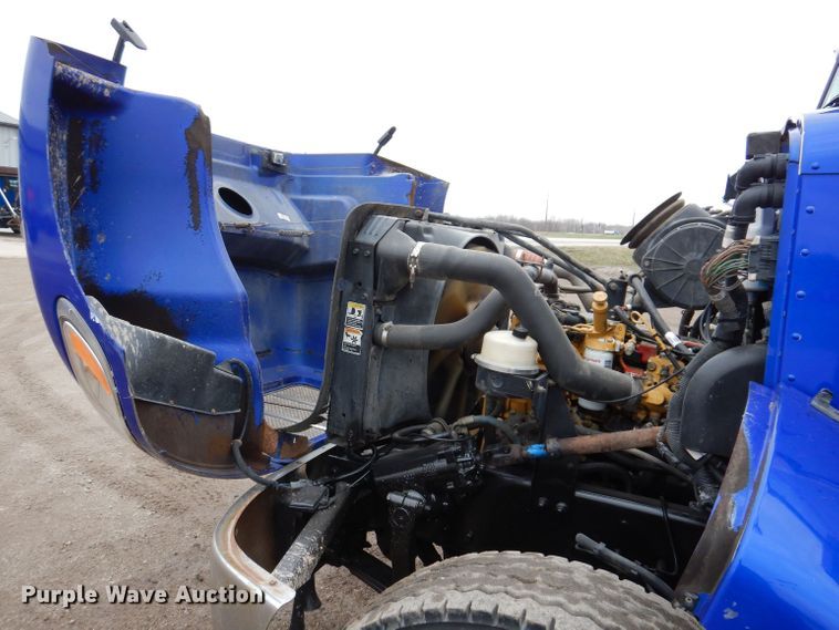 image for item JK9434 2007 Peterbilt 335  hook lift truck