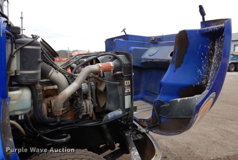 image for item JK9434 2007 Peterbilt 335  hook lift truck