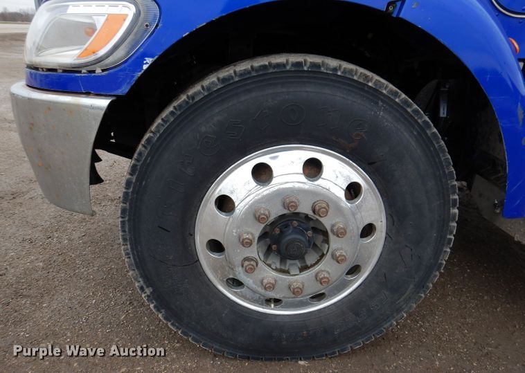 image for item JK9434 2007 Peterbilt 335  hook lift truck