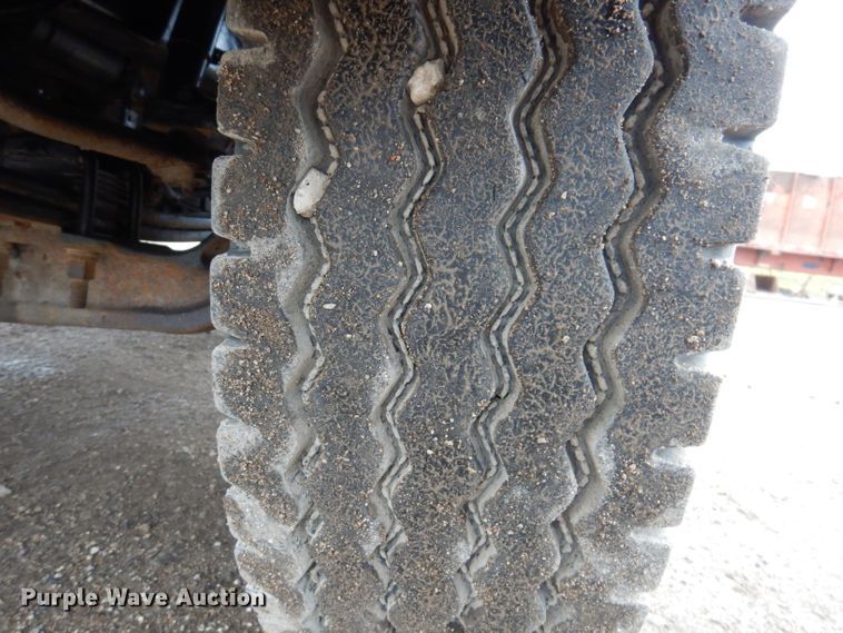 image for item JK9434 2007 Peterbilt 335  hook lift truck