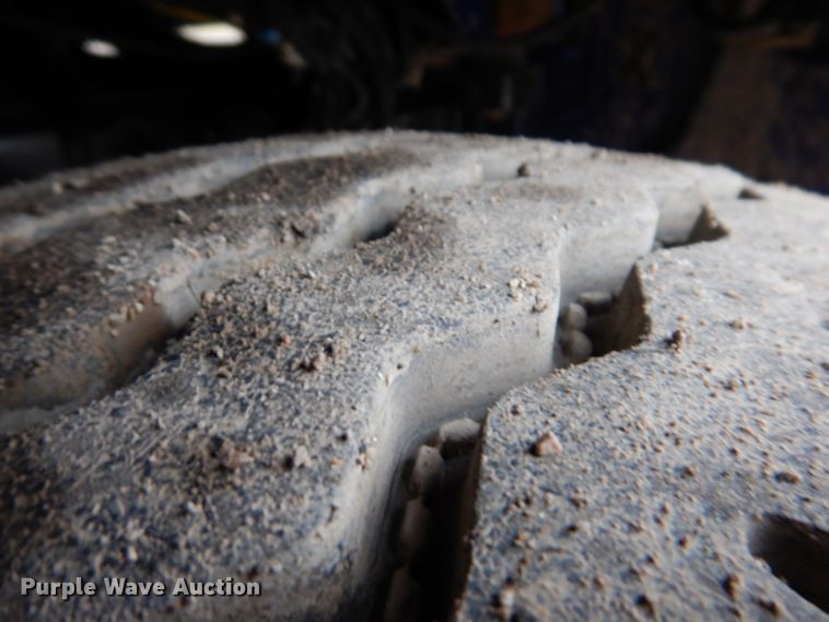 image for item JK9434 2007 Peterbilt 335  hook lift truck