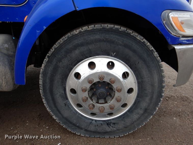 image for item JK9434 2007 Peterbilt 335  hook lift truck