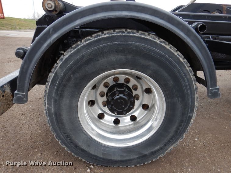 image for item JK9434 2007 Peterbilt 335  hook lift truck