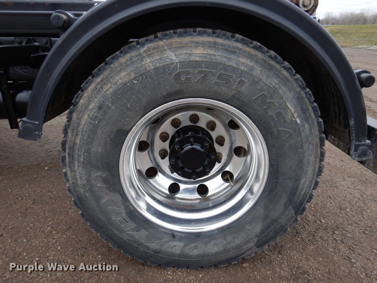 image for item JK9434 2007 Peterbilt 335  hook lift truck