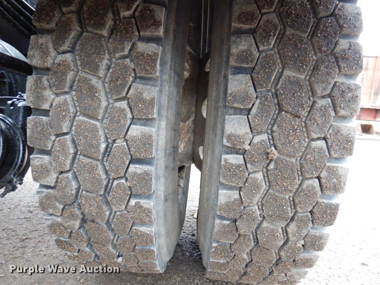 image for item JK9434 2007 Peterbilt 335  hook lift truck