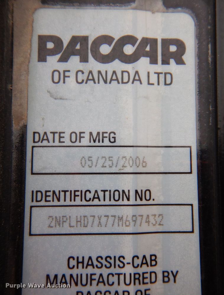 image for item JK9434 2007 Peterbilt 335  hook lift truck