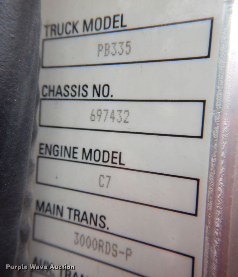 image for item JK9434 2007 Peterbilt 335  hook lift truck