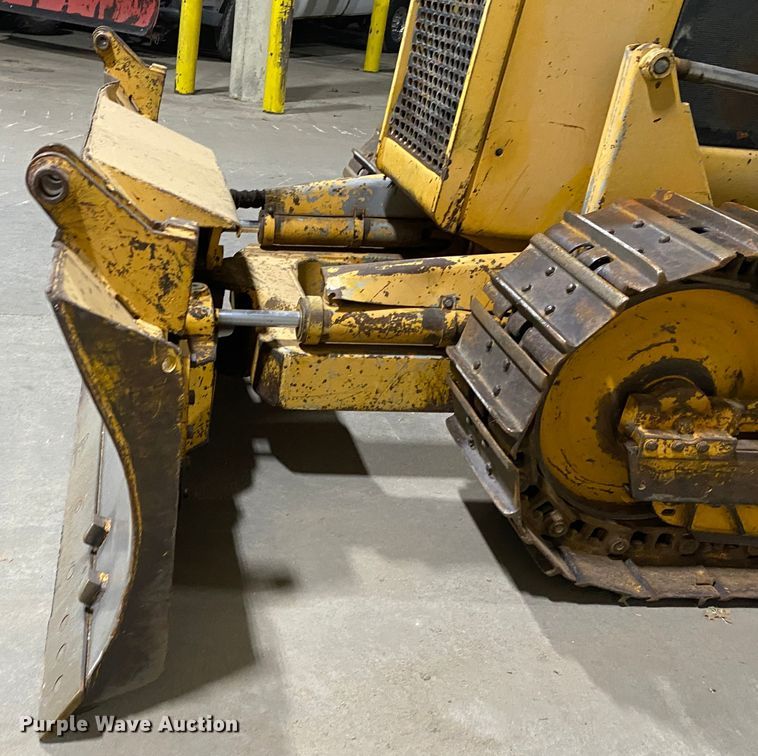 image for item JL9034 1984 John Deere 550A  dozer