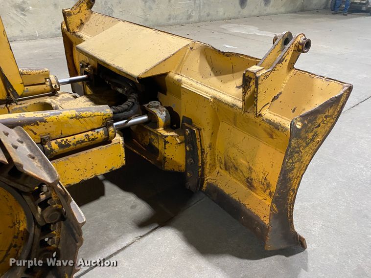 image for item JL9034 1984 John Deere 550A  dozer