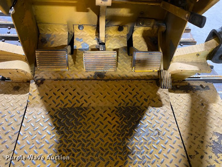 image for item JL9034 1984 John Deere 550A  dozer