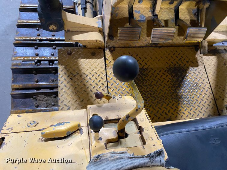 image for item JL9034 1984 John Deere 550A  dozer