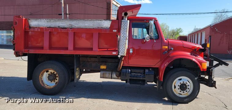 image for item JL9625 1992 International 4900  dump truck
