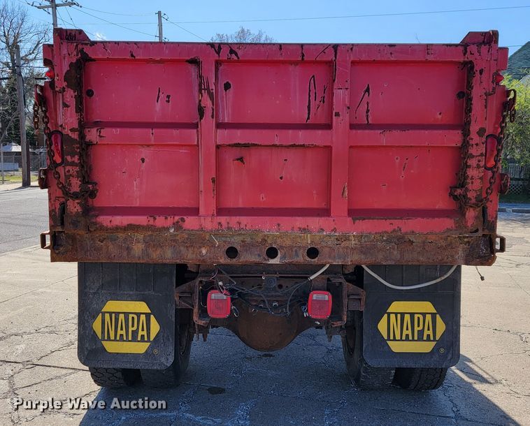 image for item JL9625 1992 International 4900  dump truck