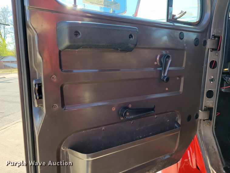 image for item JL9625 1992 International 4900  dump truck