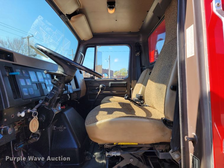 image for item JL9625 1992 International 4900  dump truck