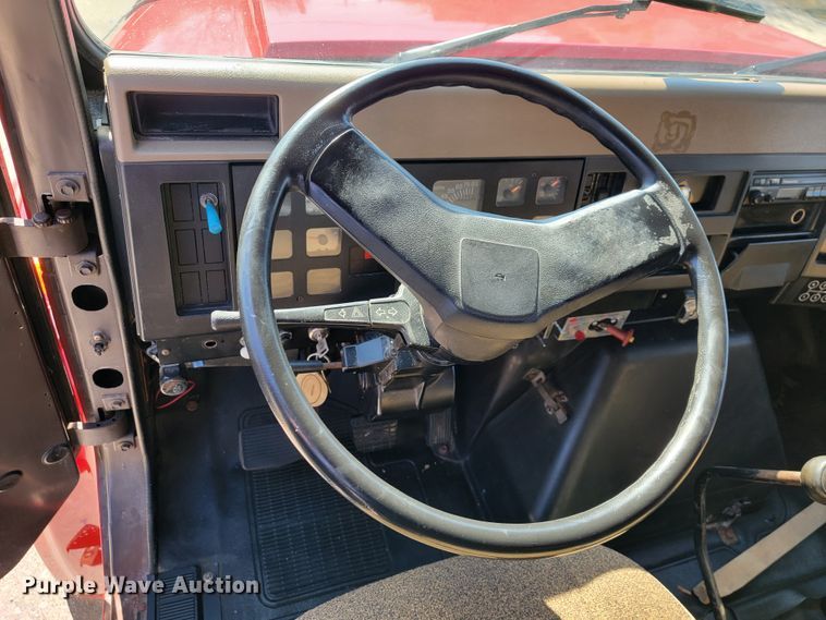 image for item JL9625 1992 International 4900  dump truck