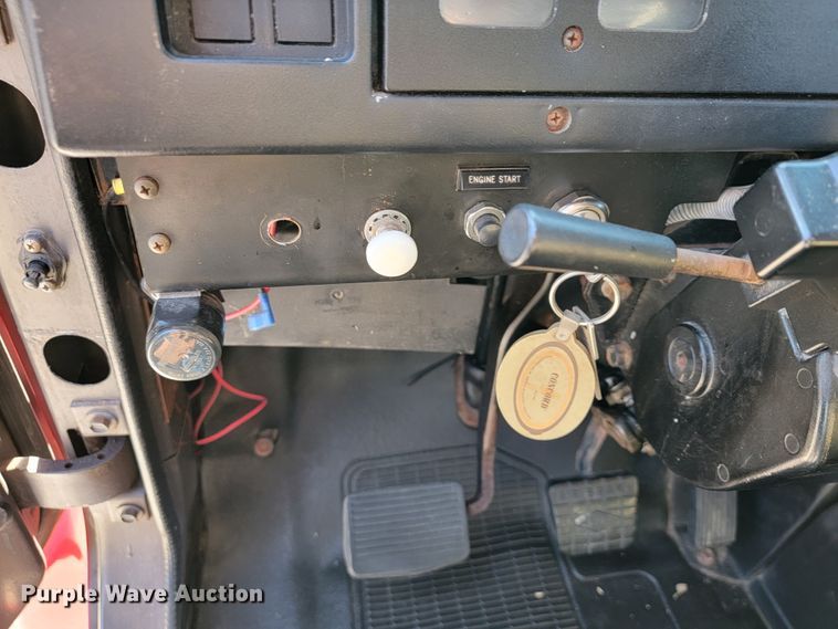 image for item JL9625 1992 International 4900  dump truck