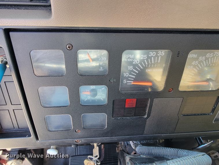 image for item JL9625 1992 International 4900  dump truck