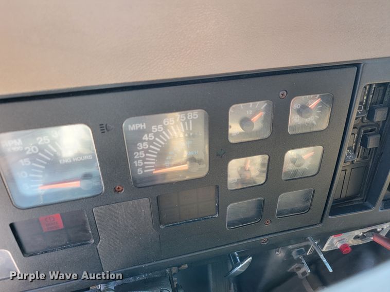 image for item JL9625 1992 International 4900  dump truck