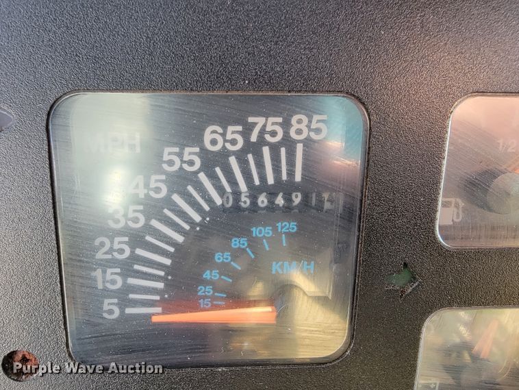 image for item JL9625 1992 International 4900  dump truck