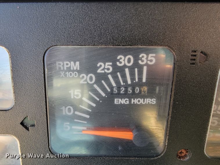 image for item JL9625 1992 International 4900  dump truck