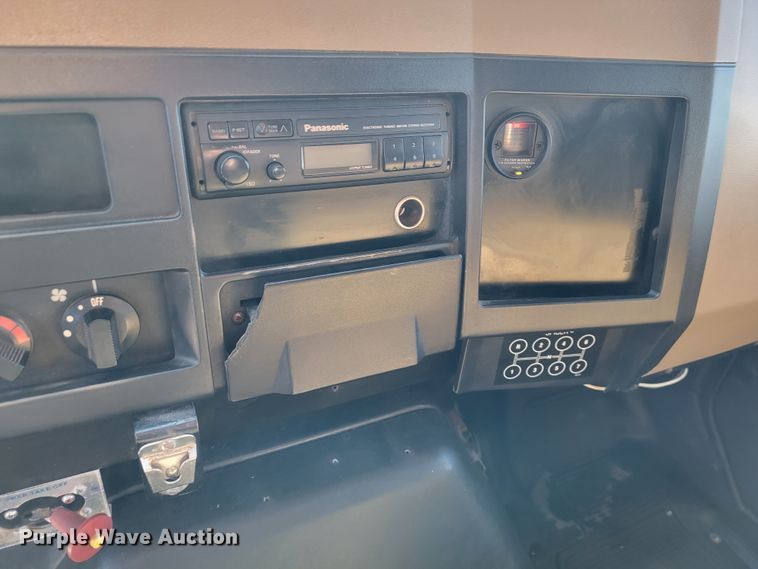 image for item JL9625 1992 International 4900  dump truck