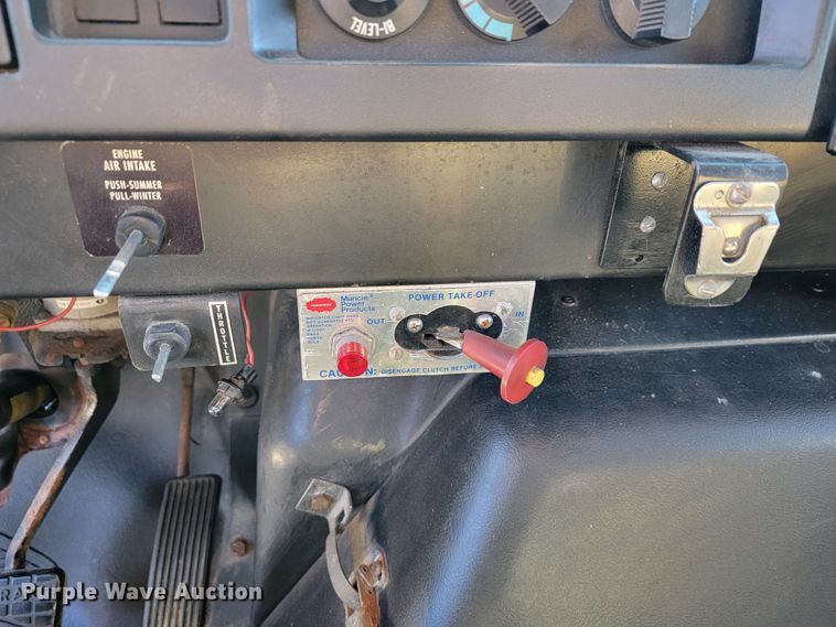 image for item JL9625 1992 International 4900  dump truck