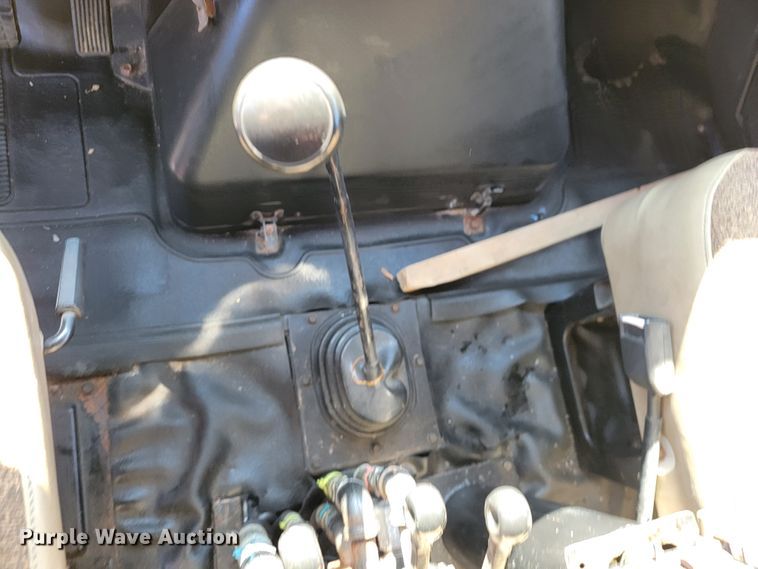 image for item JL9625 1992 International 4900  dump truck