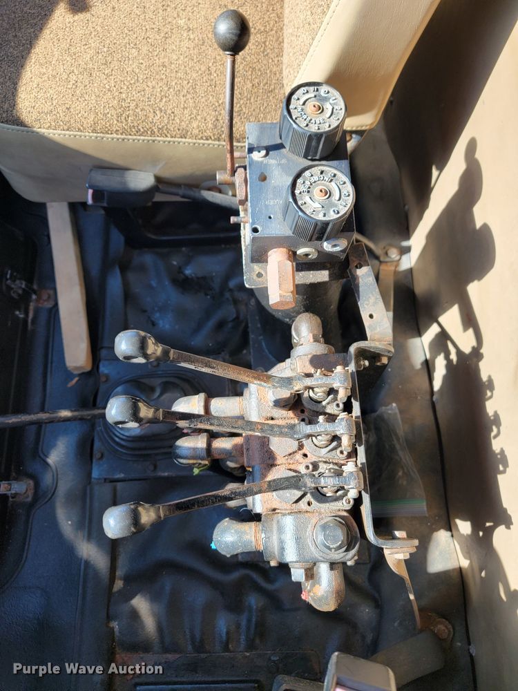 image for item JL9625 1992 International 4900  dump truck