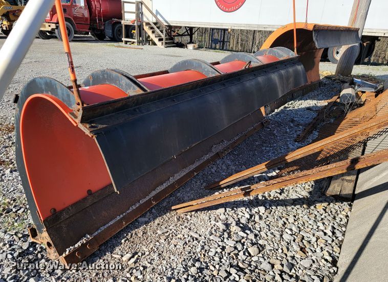 image for item JL9625 1992 International 4900  dump truck