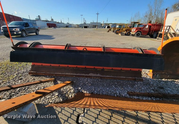 image for item JL9625 1992 International 4900  dump truck