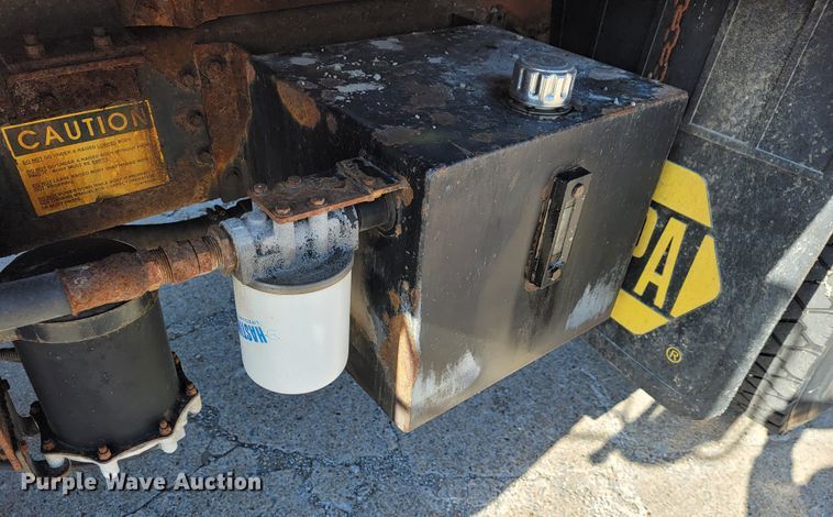 image for item JL9625 1992 International 4900  dump truck