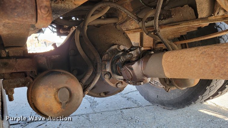 image for item JL9625 1992 International 4900  dump truck